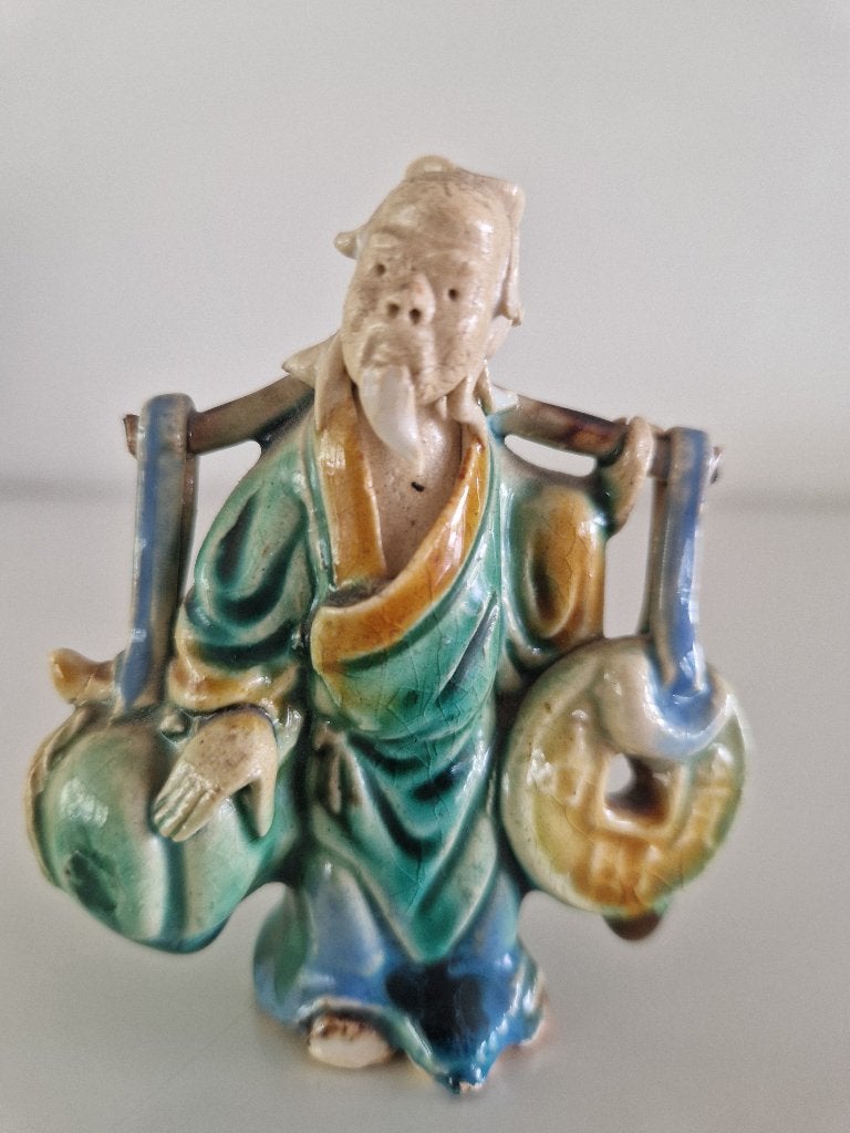 Beeldje Chinese Shiwan mudman met munt en perzik, Ophalen, Zo goed als nieuw, Mens