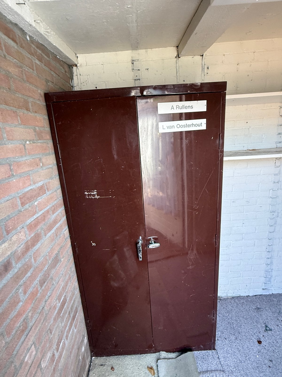 Stevige ijzeren kast met dubbele deuren, Ophalen, Gebruikt