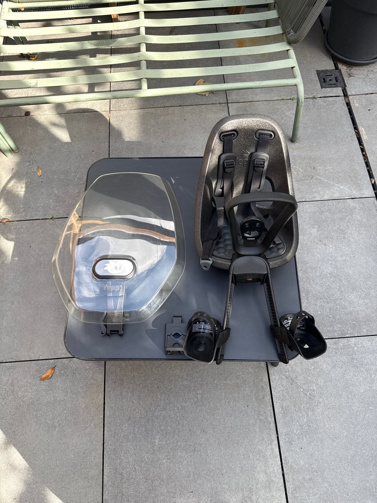 Thule Yepp Mini voorzitje met windscherm, Ophalen, Voetsteuntjes, Voorzitje, Zo goed als nieuw