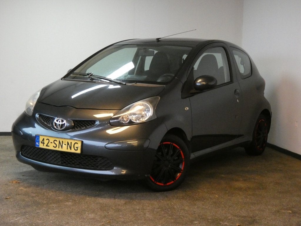 Toyota Aygo 1.0-12V + AUTOMAAT + NWE APK + APPLE CARPLAY, Gebruikt, 68 pk, Origineel Nederlands, Bedrijf