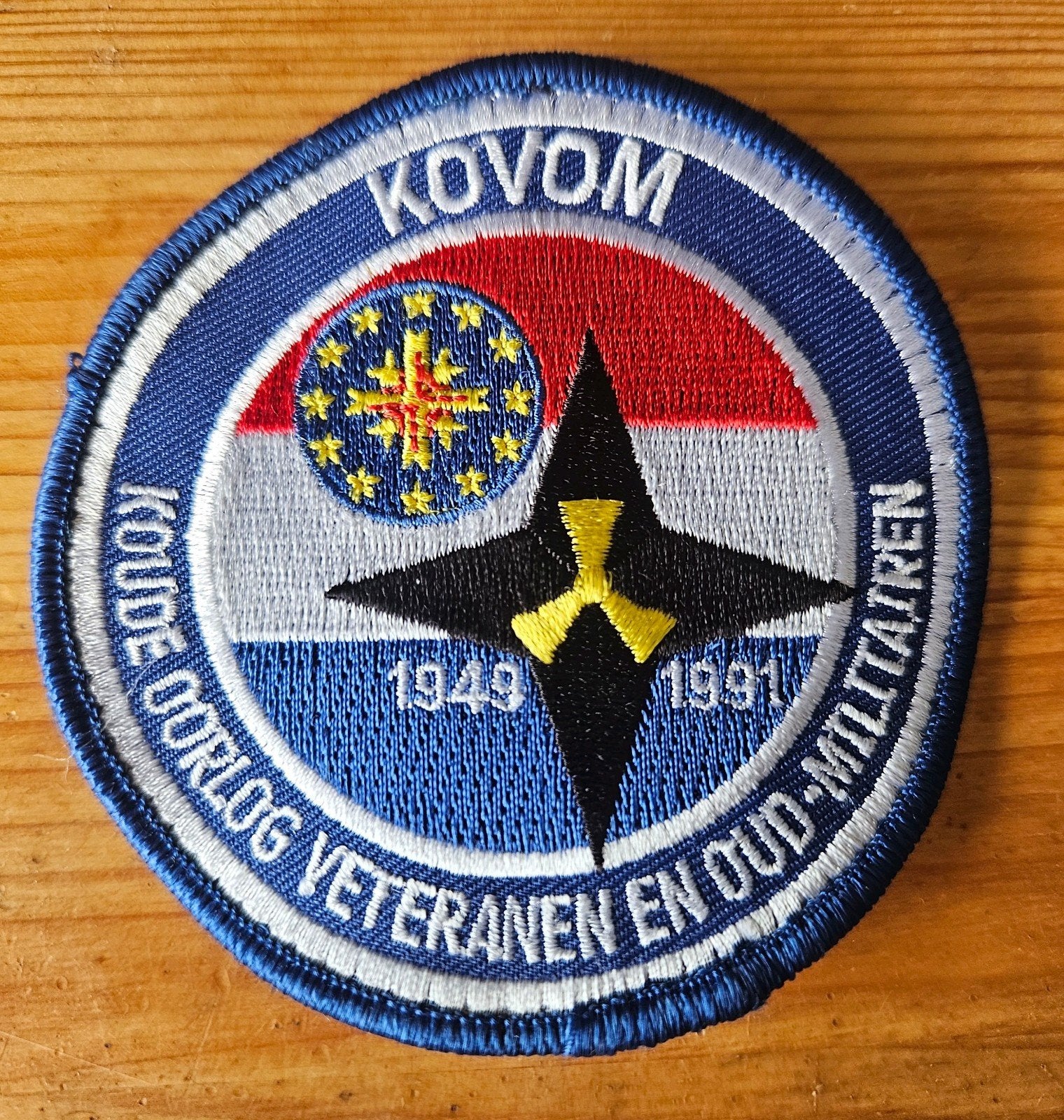 Mouwembleem KOVOM, Ophalen of Verzenden, Landmacht, Nederland, Embleem of Badge
