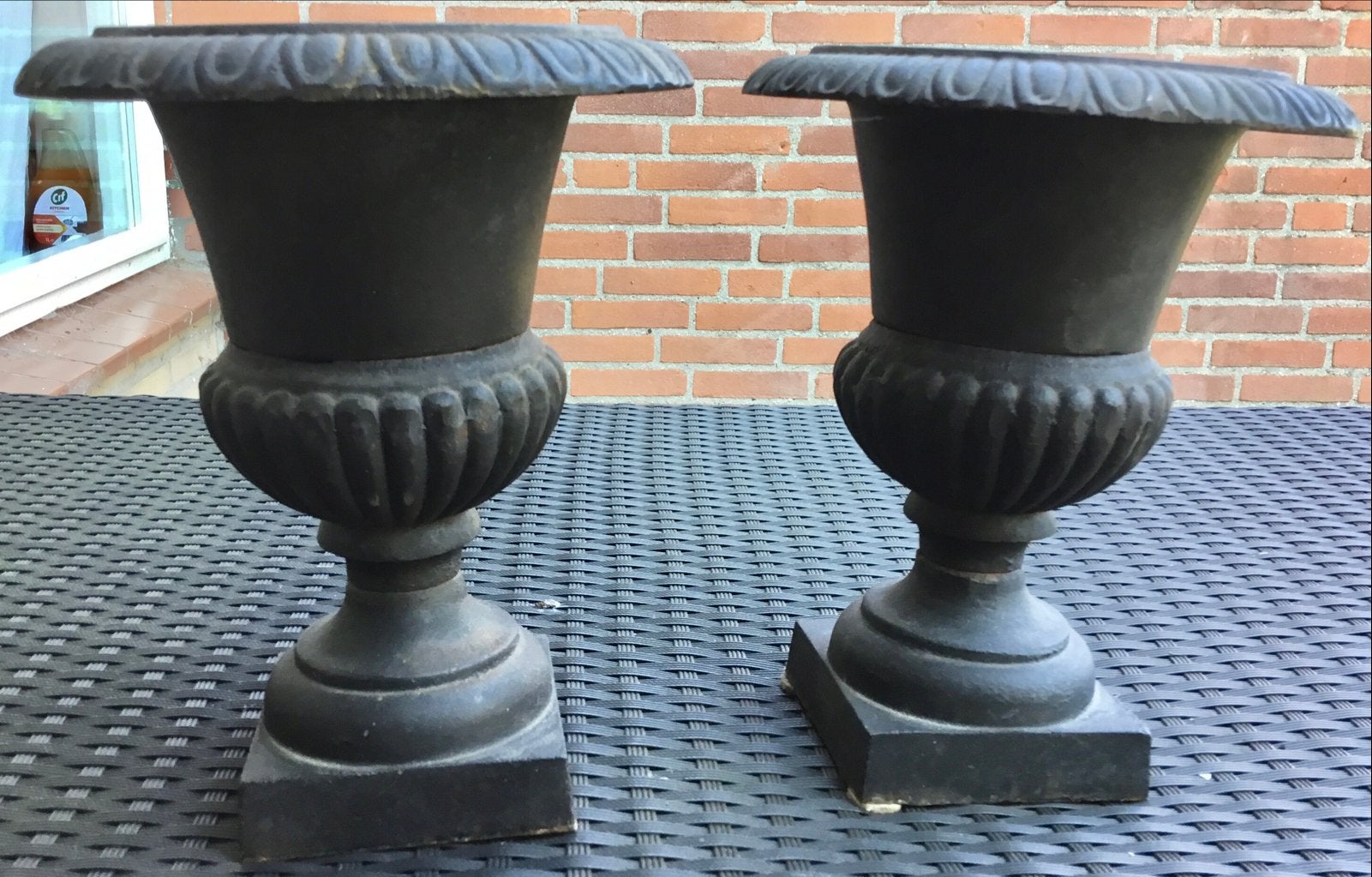 2 IJZEREN TUINVAZEN - 26 CM. HOOG, Ophalen of Verzenden, Gebruikt