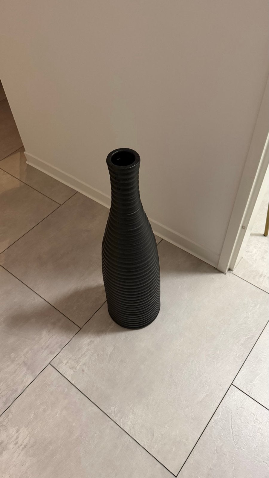 Zwarte vaas met ribbels, 60 cm hoog, Ophalen, Overige materialen, Met patroon/structuur, Zwart