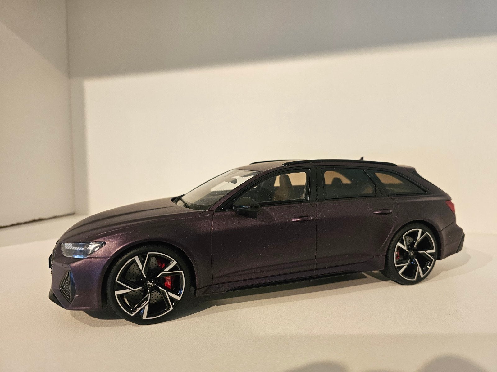 GT SPIRIT GT825 Audi RS6 Paars 1:18, Ophalen of Verzenden, Zo goed als nieuw, Auto, Overige merken