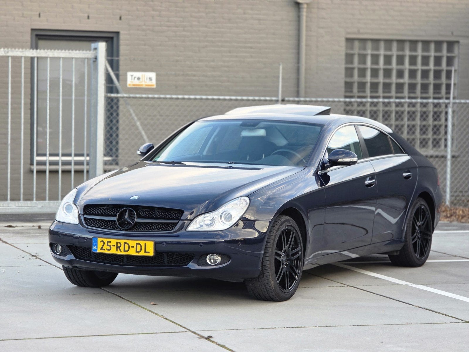 Mercedes-Benz CLS 3.5 Cls350 AUT 2005 Blauw 3e eigenaar, Auto's, Mercedes-Benz, Automaat, Achterwielaandrijving, Zwart, Leder en Stof