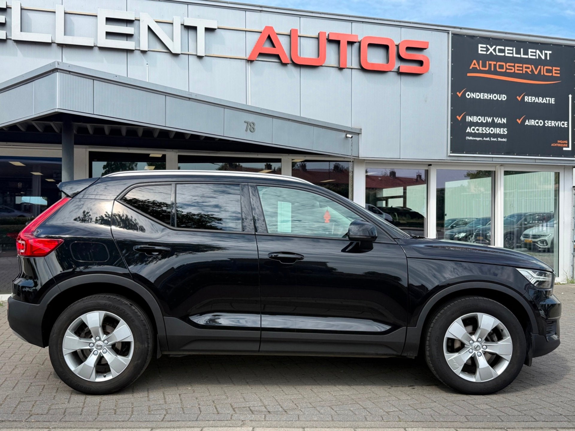 Volvo XC40 1.5 T2 Momentum Business|Camera|Keyless, Automaat, Stof, Gebruikt, Zwart