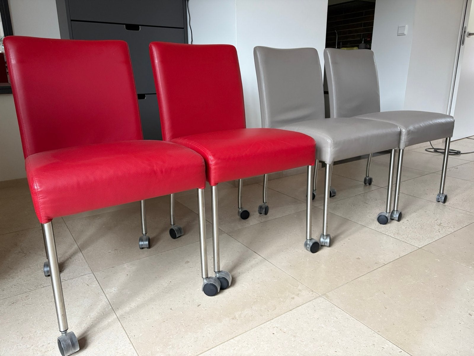 4 lederen verrijdbare stoelen., Ophalen, Gebruikt, Leer, Vier