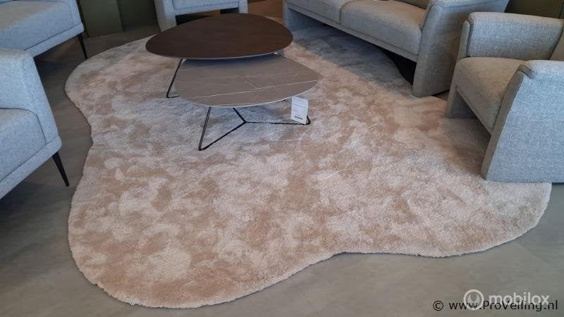 Online Veiling: MARTVISSER Vloerkleed Velvet touch Organisch, Huis en Inrichting, Stoffering | Tapijten en Kleden