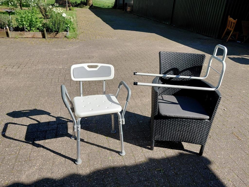 Douchestoel  en sta op hulp., Ophalen, Gebruikt