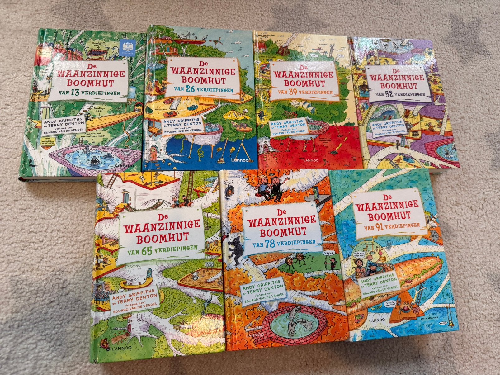 Pakket: De Waanzinnige Boomhut reeks (7 delen, hardcover), Ophalen of Verzenden, Zo goed als nieuw, Fictie