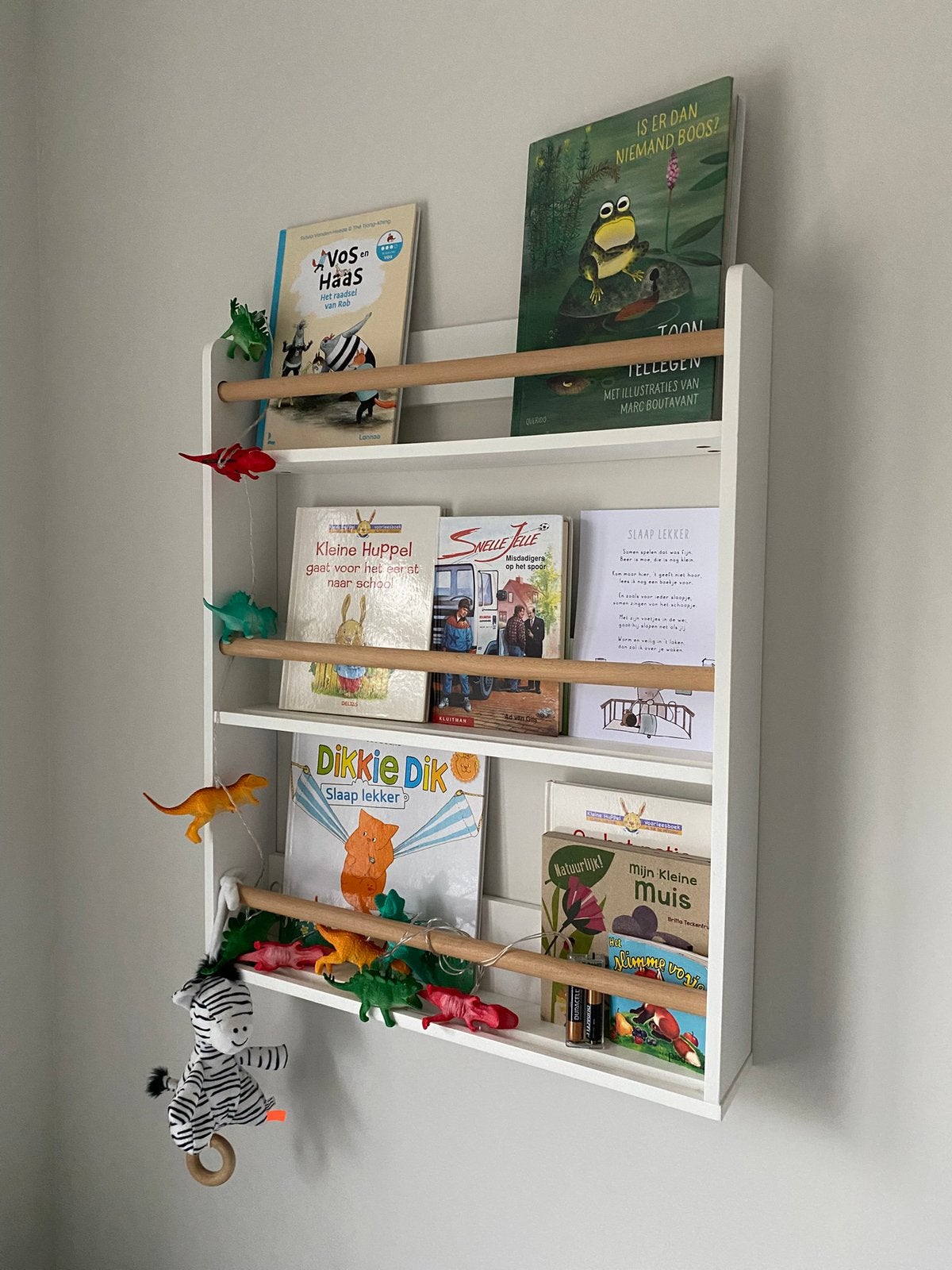 Witte boekenplank voor kinderkamer., Ophalen, Zo goed als nieuw