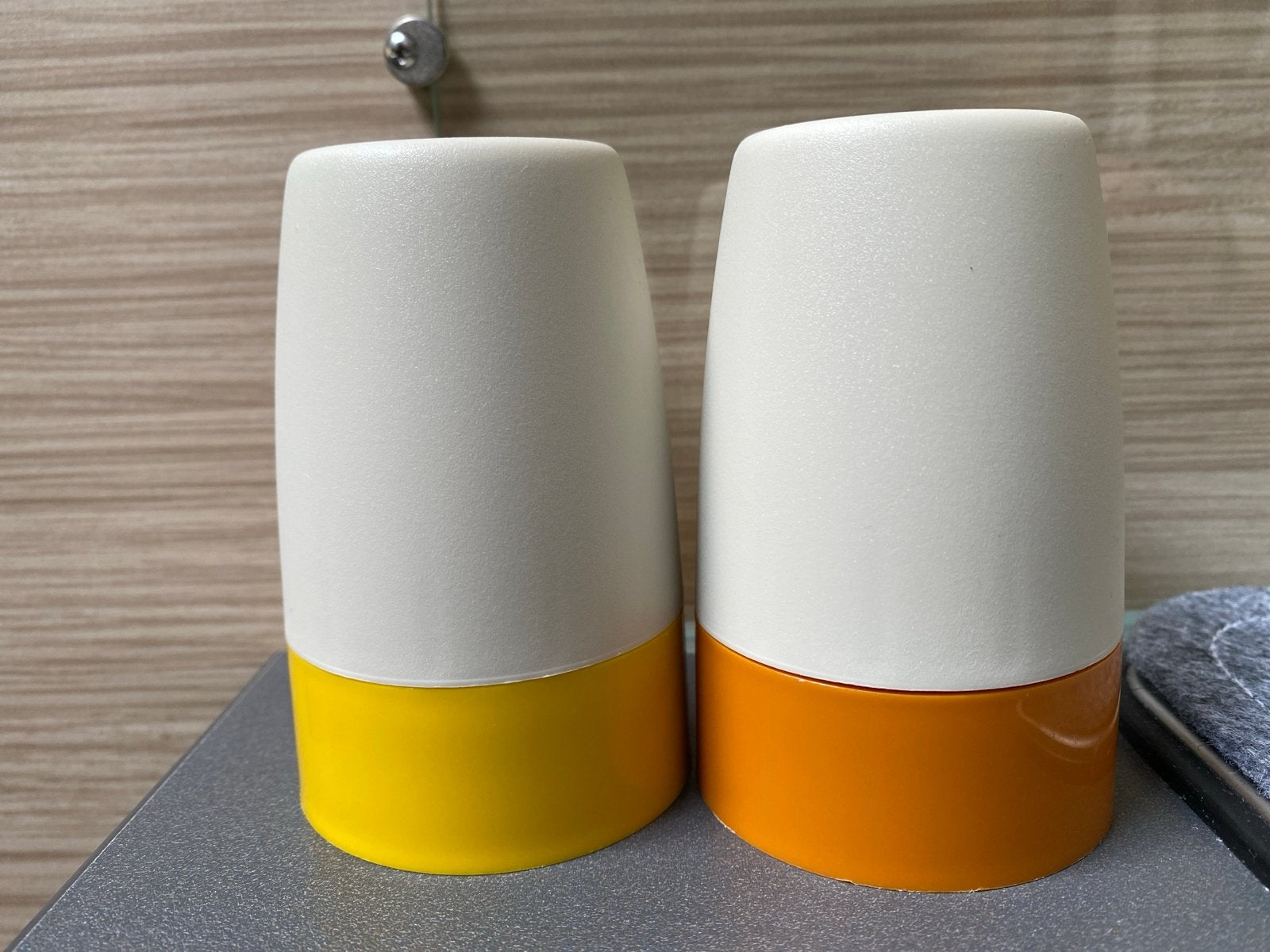 Tupperware eierdopjes - Geel en Oranje, Gebruikt, Geel, Overige typen, Ophalen of Verzenden