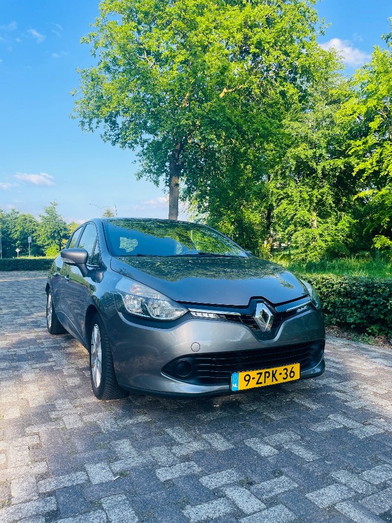 Renault Clio 1.5 DCI 66KW 5-DRS AUT 2015 Grijs, Auto's, Euro 5, USB, Zwart, Origineel Nederlands