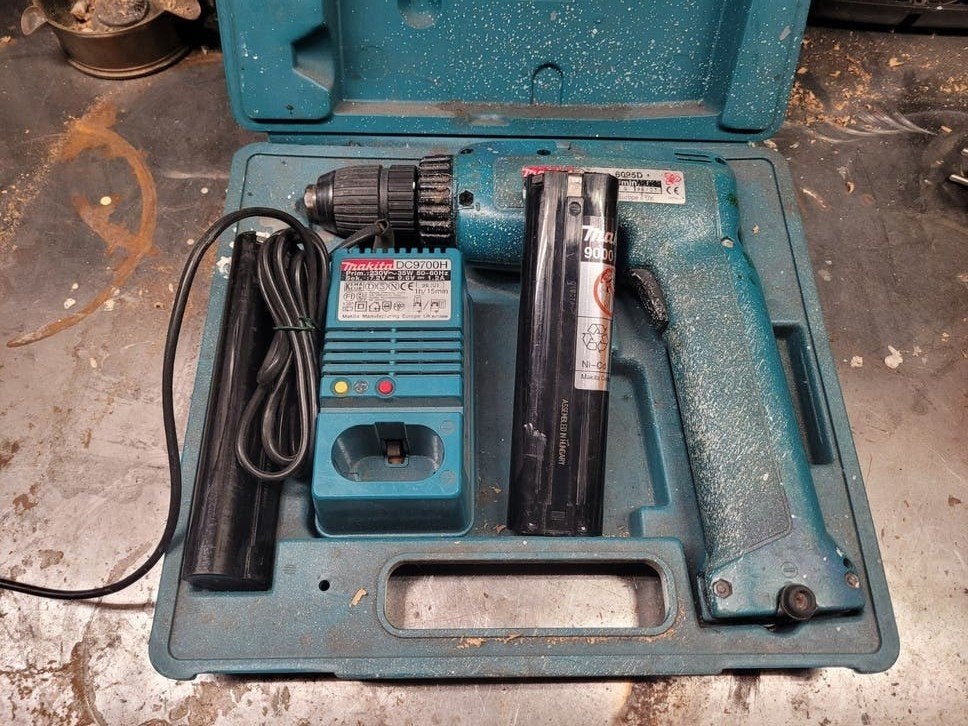 makita 9,6 volt boormachine 3 accu's, Doe-het-zelf en Verbouw, Ophalen of Verzenden, Gebruikt, Boormachine