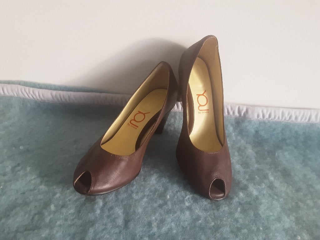Pumps van 'You by Crocs', Kleding | Dames, Schoenen, Ophalen of Verzenden, Zo goed als nieuw, Bruin
