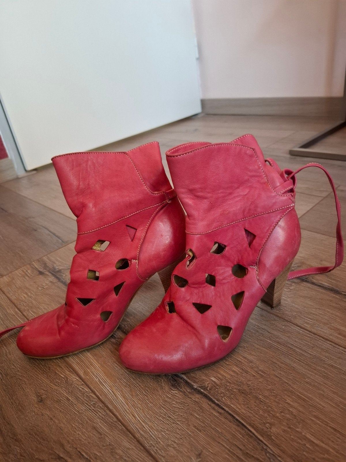 Prachtige roze leren zomerlaarzen hak 6cm maat 35, Verzenden, Zo goed als nieuw, Roze, Lage of Enkellaarzen