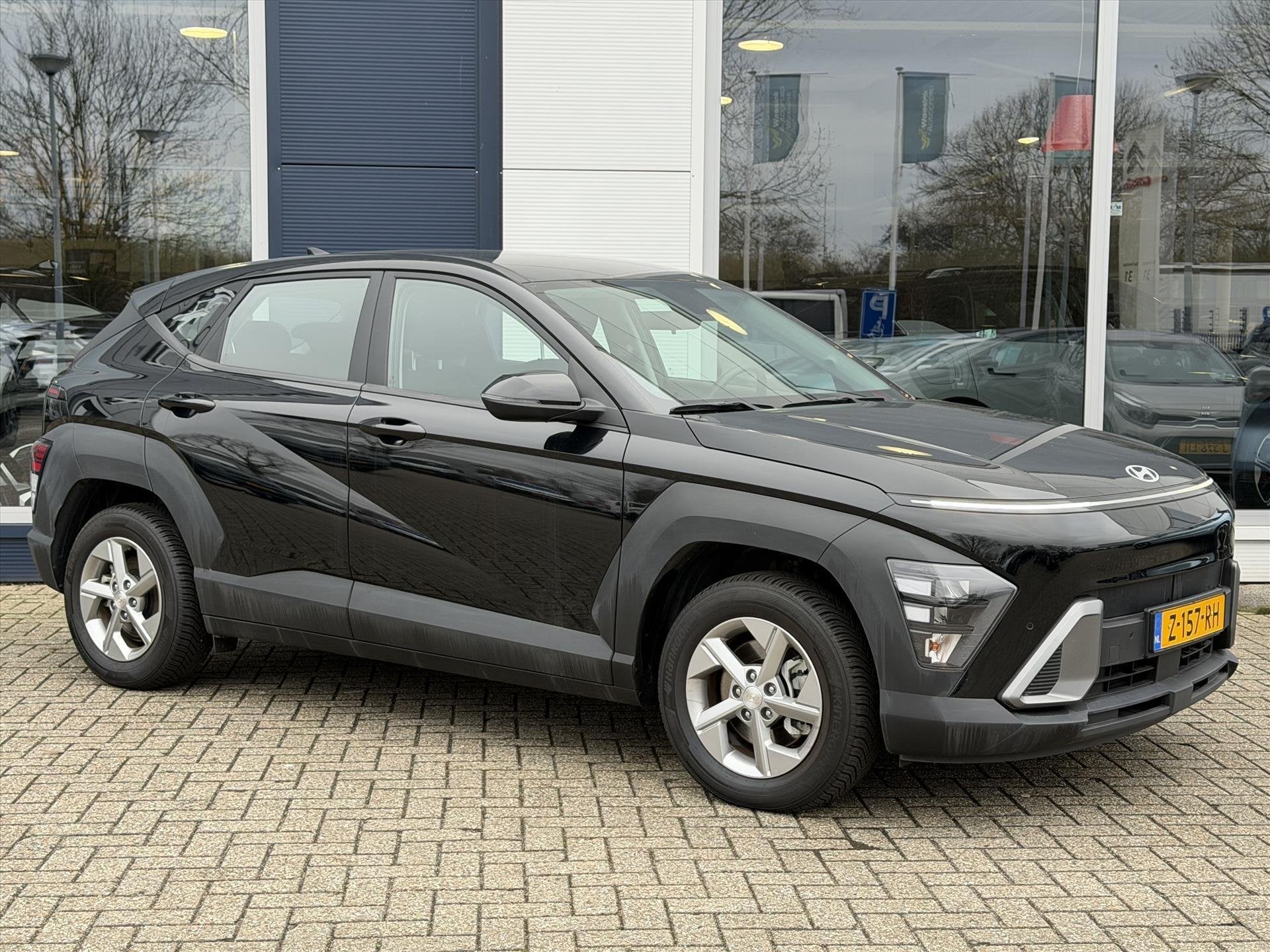 Hyundai Kona 1.6 GDI HEV 141pk DCT Comfort | SUMMER DEALS |, Stof, Gebruikt, 2 kWh, Zwart
