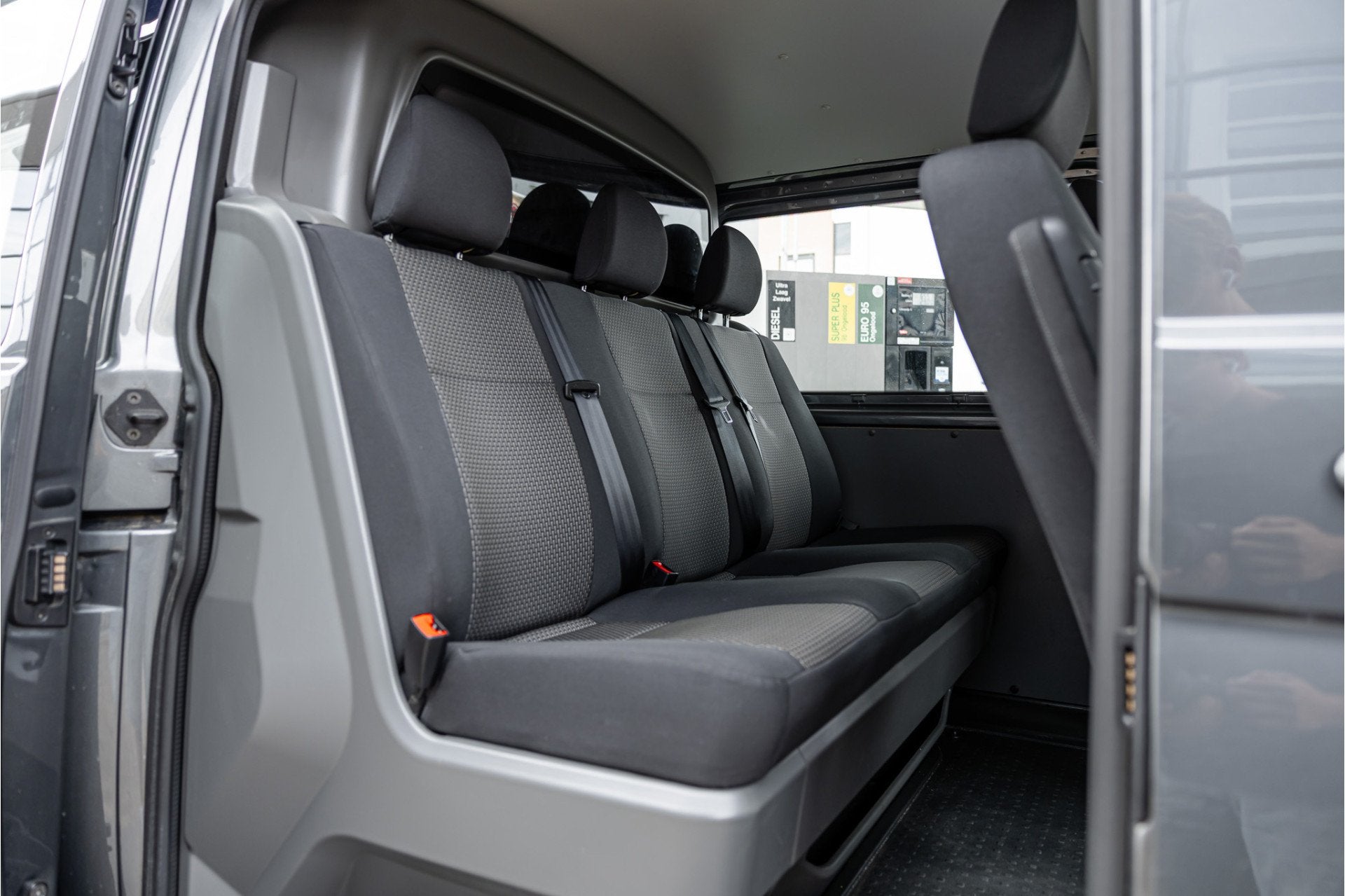 Foto 32 van Volkswagen Transporter T6.1 2.0 TDI L2H1 DC 4Motion | Dubbel