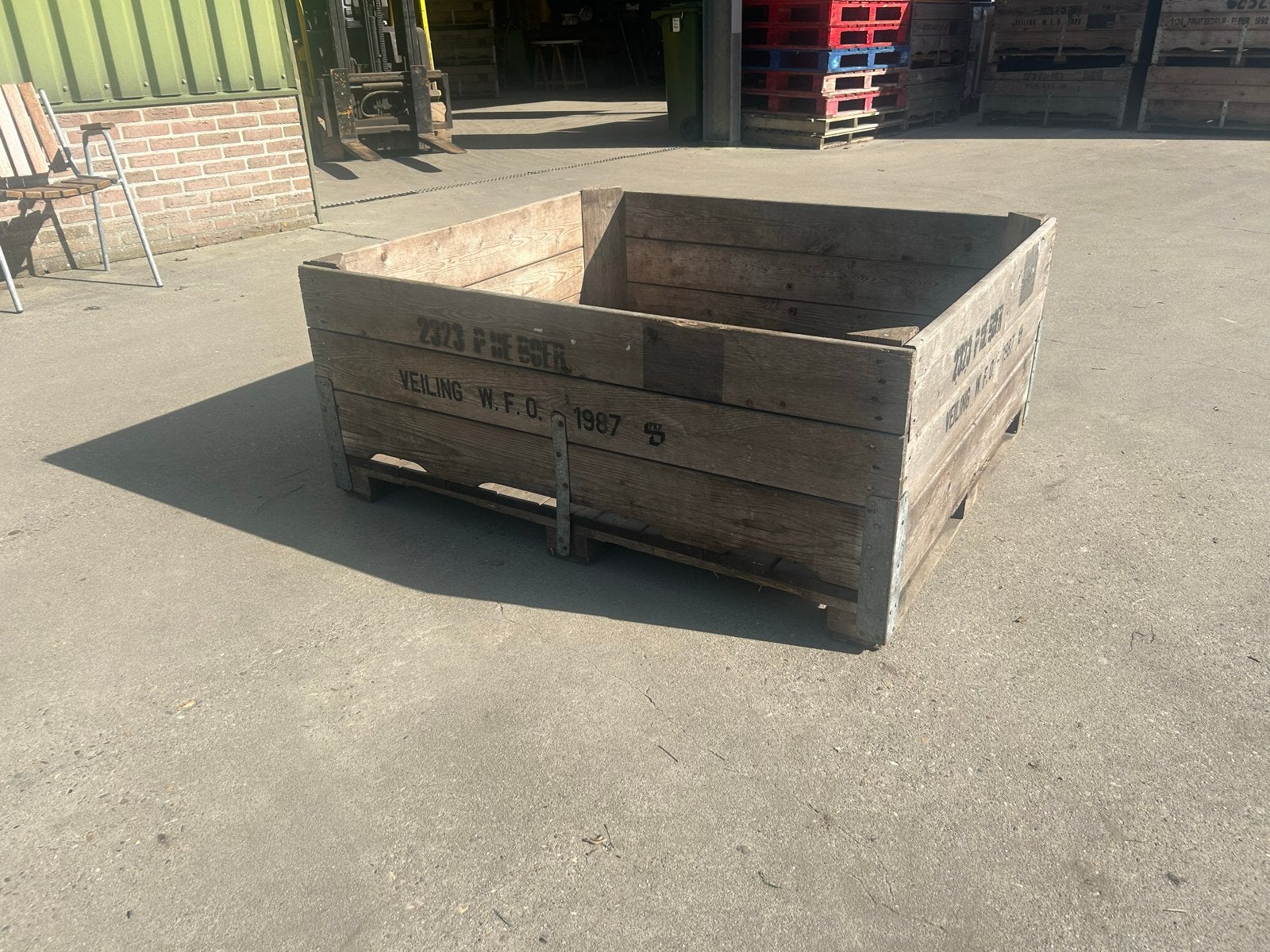 Grote fruitkist voor opslag of plantenbak op wielen, Huis en Inrichting, Ophalen, 50 – 75, Gebruikt, 100 tot 150 cm