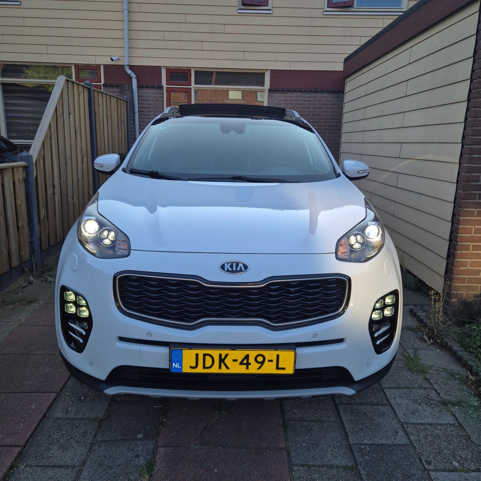 Kia Sportage 1.6 T-gdi 4WD AUT 2018 Wit 124,650km, Auto's, 4 cilinders, Wit, Leder, Vierwielaandrijving