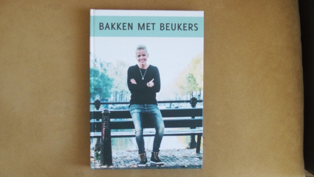 Bakken met Beukers - Lot Beukers, Ophalen of Verzenden, Zo goed als nieuw, Lot Beukers, Nederland en België