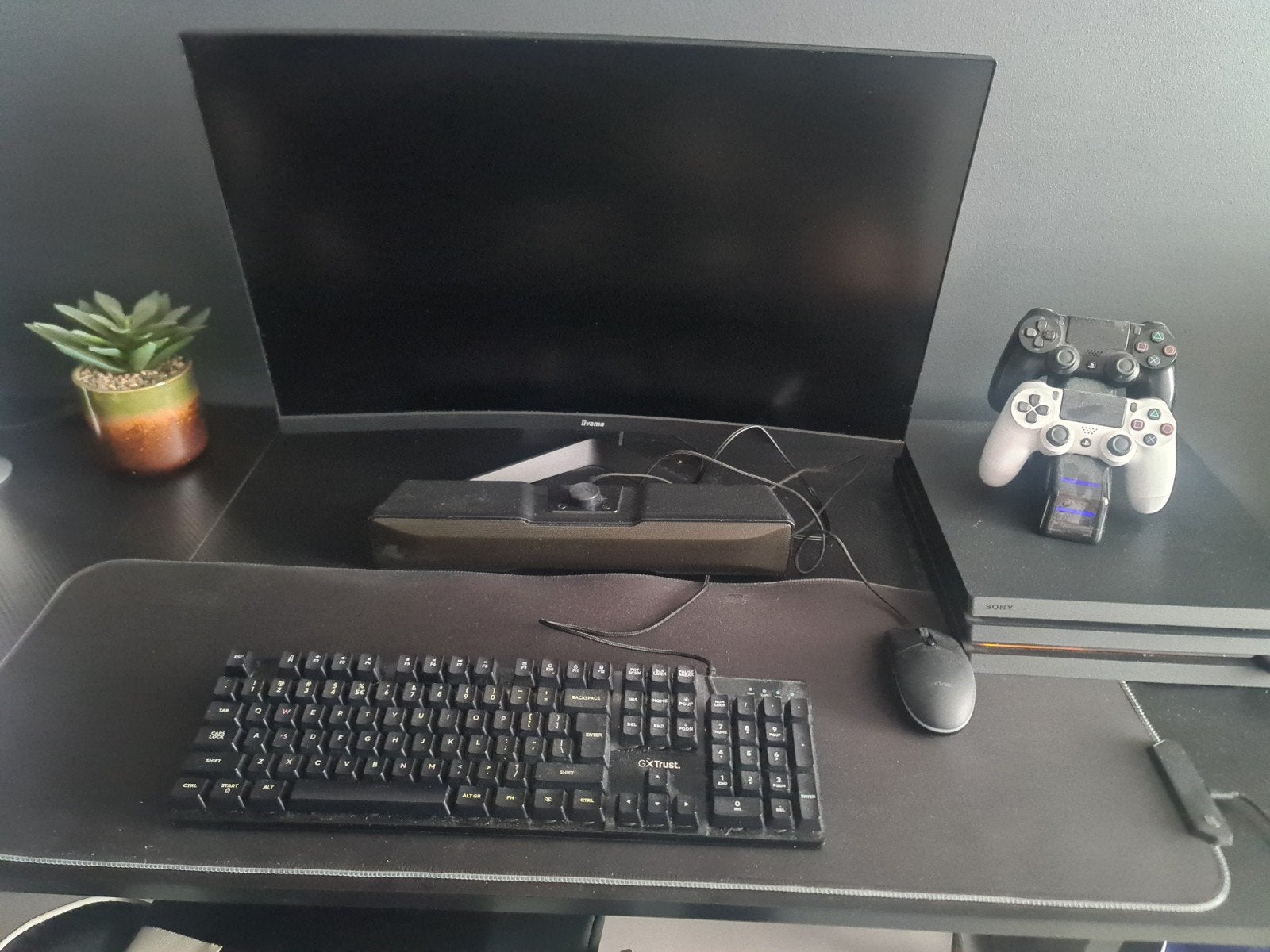 iiyama beeldscherm 27inch + PS 4 + toetsbare + muis + speake, Ophalen, Zo goed als nieuw