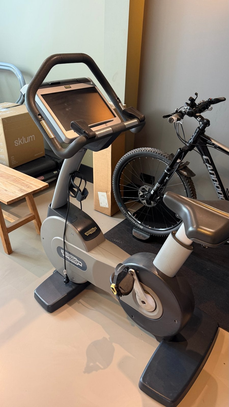 Technogym Hometrainer - Professionele Fitnesservaring, Sport en Fitness, Ophalen, Gebruikt, Metaal, Benen