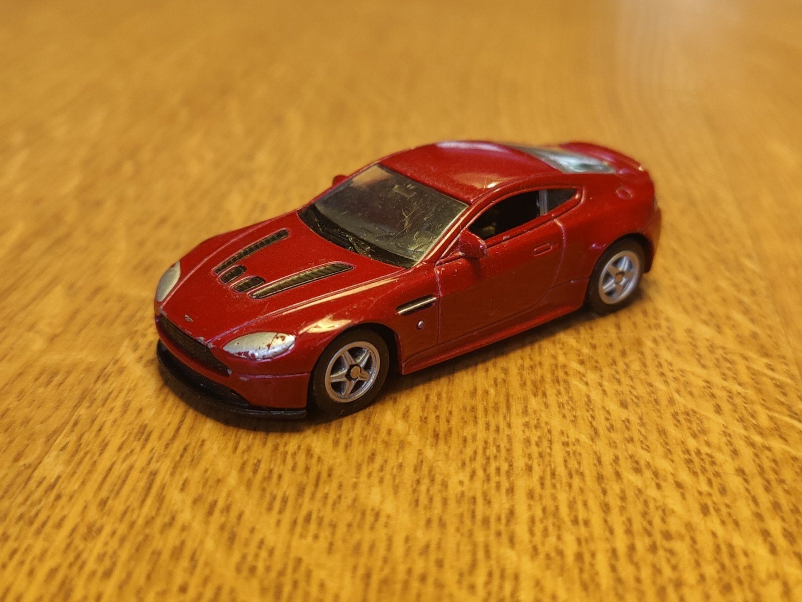 Welly Aston Martin V8 Vantage ROOD, Ophalen of Verzenden, Zo goed als nieuw, Auto