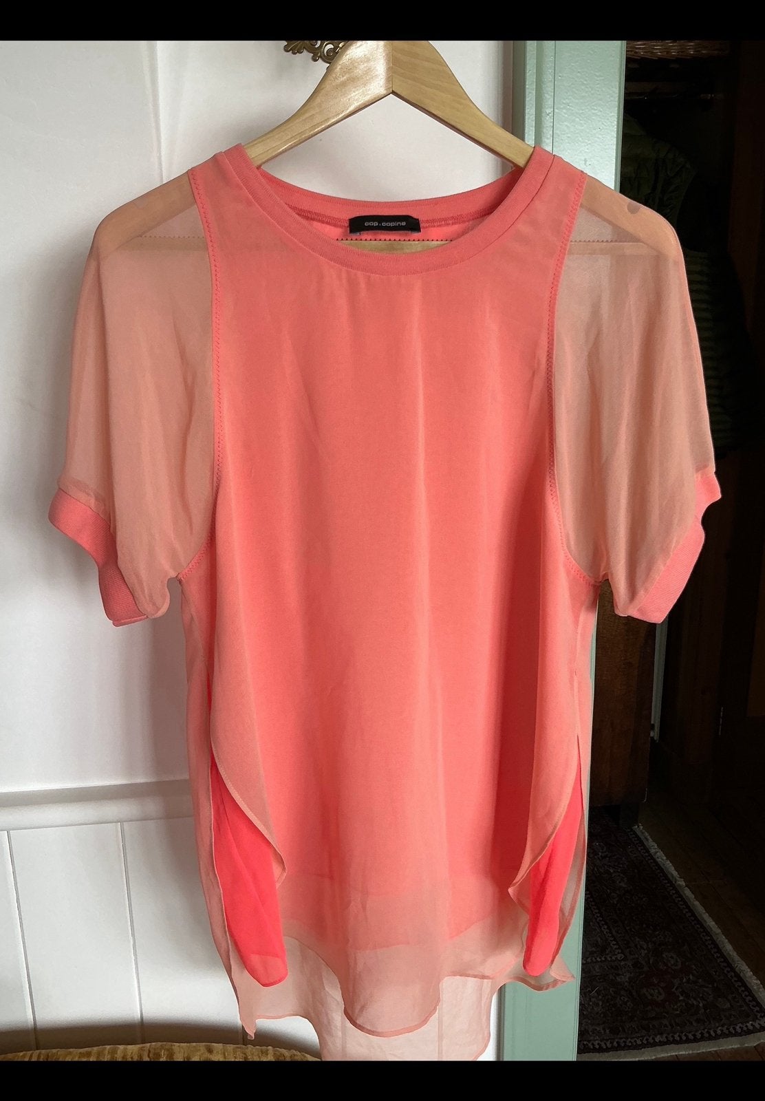 Mooie zalm oranje bloesje / shirt van zwierig organza. 40/42, Kleding | Dames, Ophalen of Verzenden, Zo goed als nieuw, Maat 38/40 (M)
