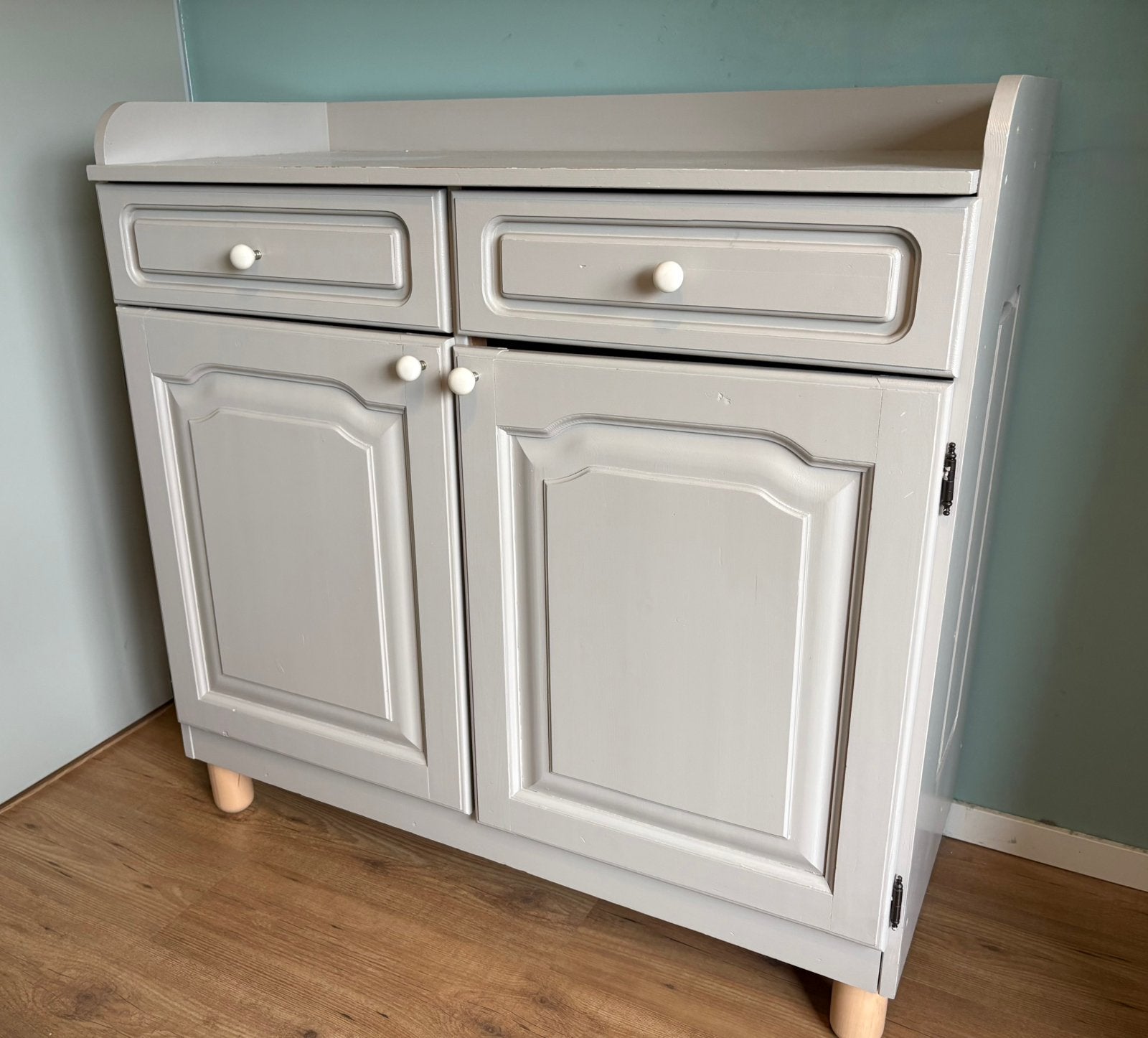 Mooie commode met witte knopjes, Ophalen, Gebruikt, 100 tot 150 cm, Met lade(s)