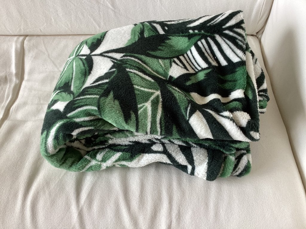Nieuwe plaid groene plant motief witte ondergrond 130 x 160, Ophalen of Verzenden, Nieuw