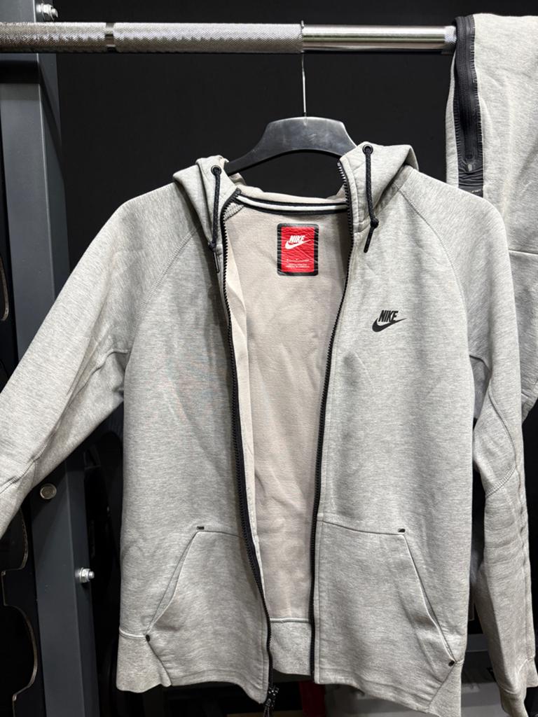 Nike Tech Fleece Hoodie Grijs - Zo goed als nieuw maat s, Verzenden, Zo goed als nieuw, Maat 46 (S) of kleiner, Grijs