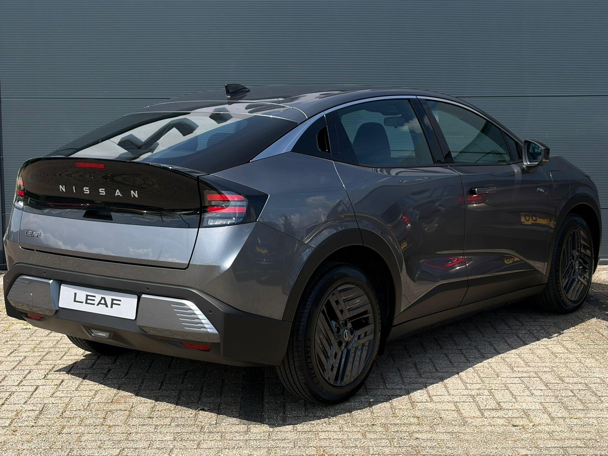 Nissan LEAF Engage 52 kWh 177PK | Rijklaarprijs! | Navigatie, Auto's, Dealer onderhouden, Stof, 451 km, Nieuw