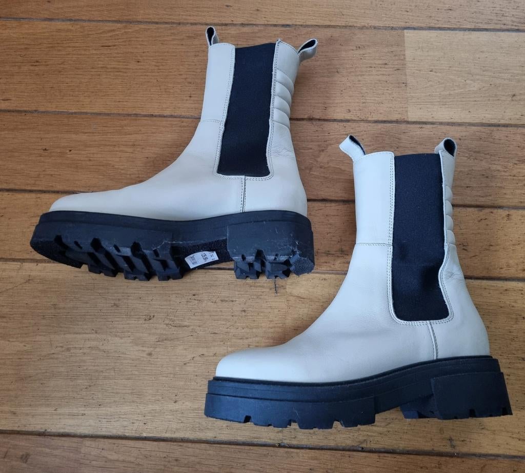 Nieuwe dames enkellaars van Sasha Iconic maat 38 Enkel laars, Beige, Lage of Enkellaarzen, Nieuw, Ophalen of Verzenden