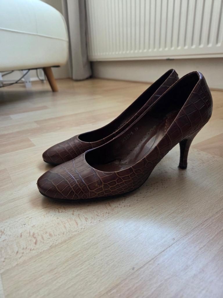 Invito leren pumps maat 39, Pumps, Bruin, Ophalen of Verzenden, Zo goed als nieuw
