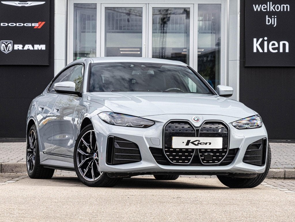 BMW i4 eDrive40 84 kWh M-Sportpakket, Auto's, BMW, Achterwielaandrijving, Parkeersensor, 340 pk, Origineel Nederlands