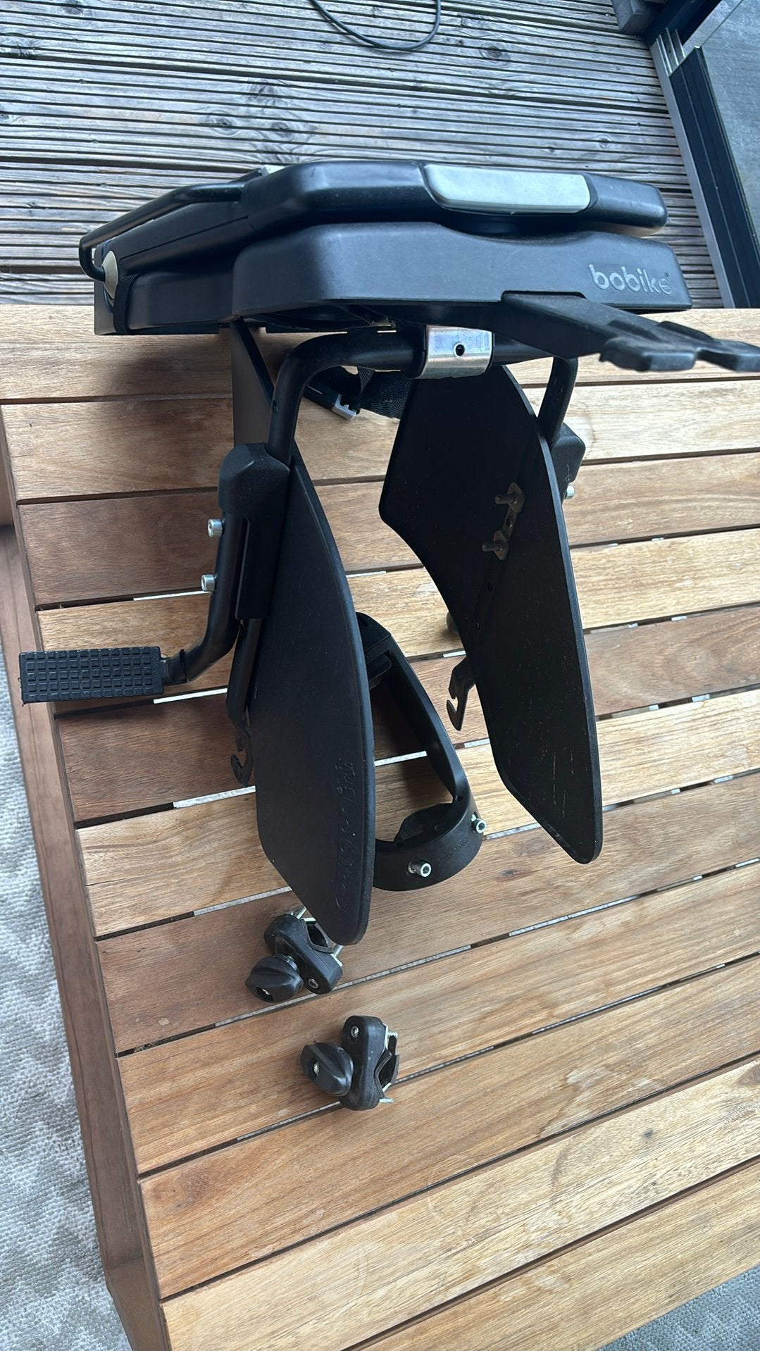 Bobike junior achterzitje, Fietsen en Brommers, Fietsaccessoires | Fietsstoeltjes, Gebruikt, Achterzitje, 9 t/m 36 kg, Voetsteuntjes
