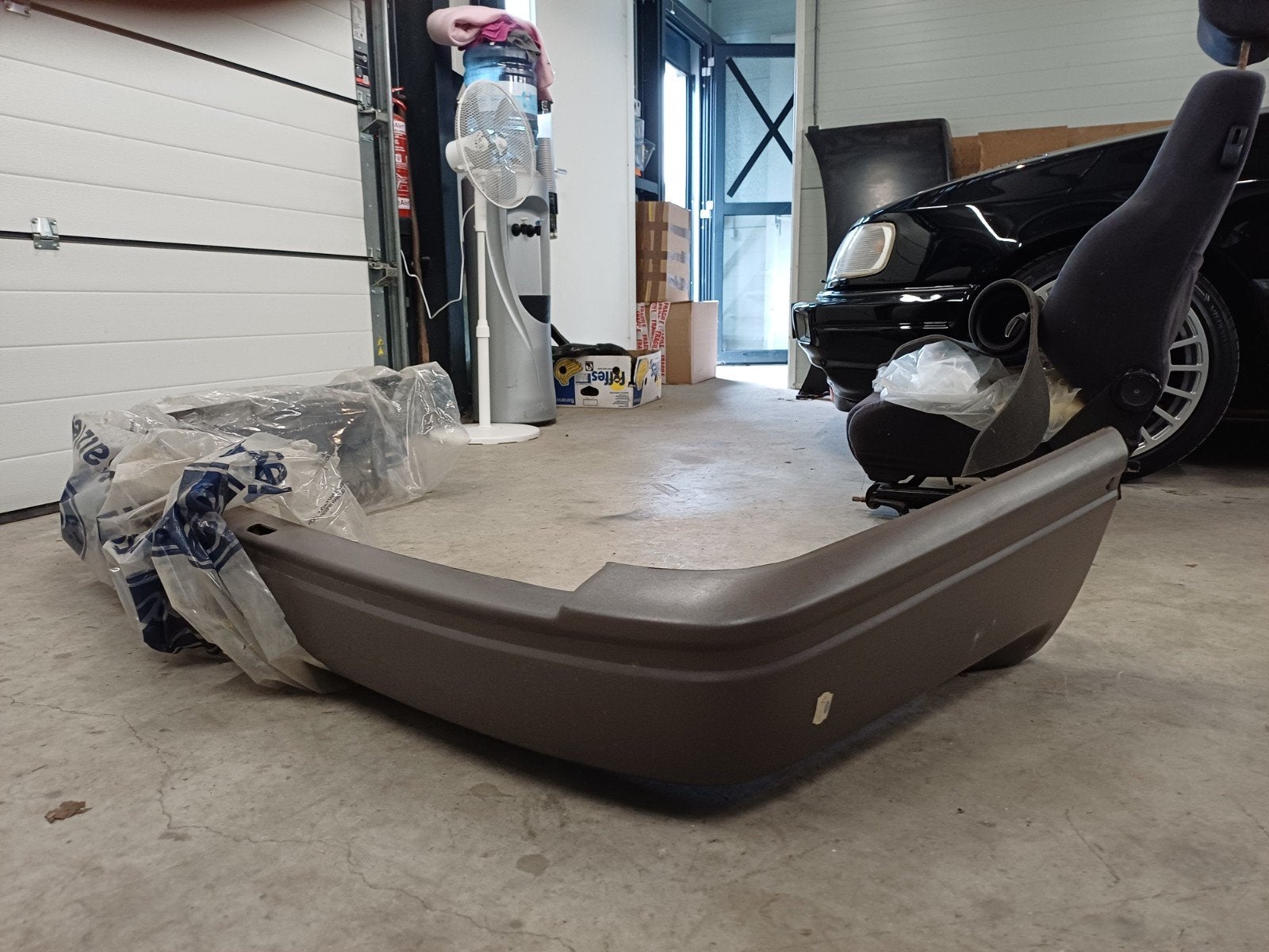 Ford Bumper Sierra MK1 Station Nieuw en Origineel, Ophalen, Ford Plant Genk, Ford Motor Company, Nieuw