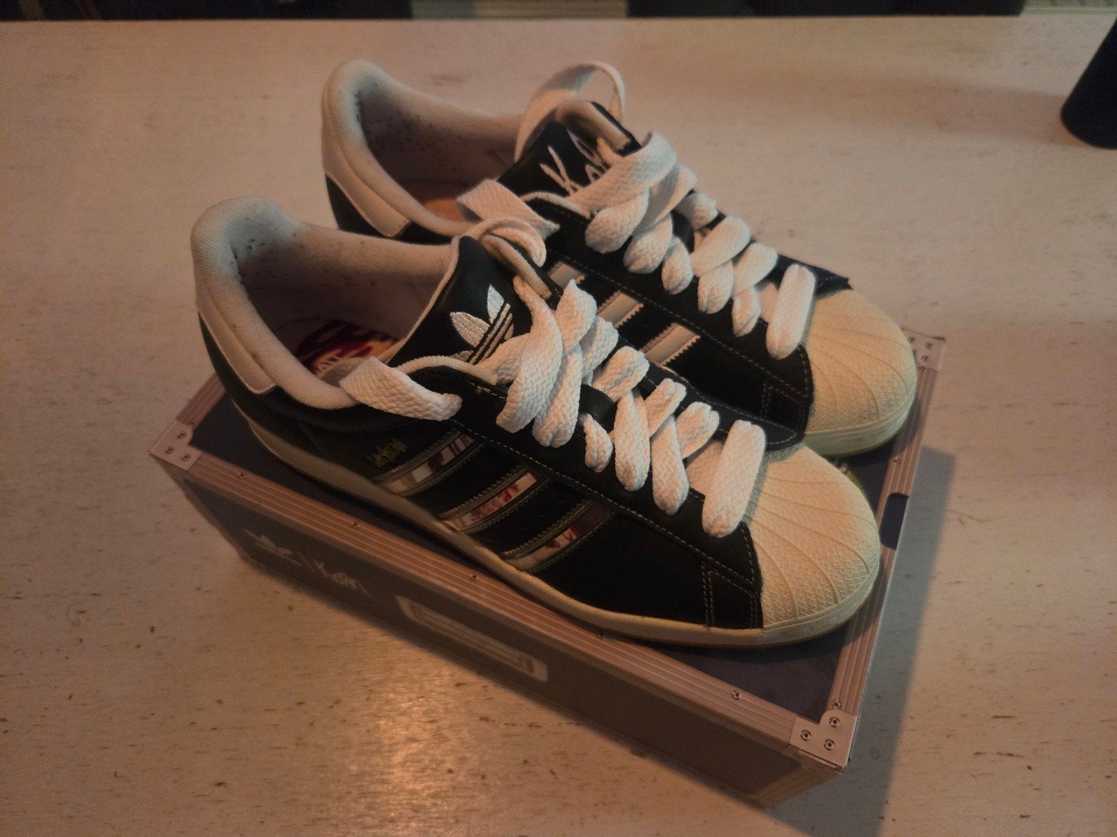 Adidas Korn Superstar Sneakers Maat 45 1/3 Deftones Nu Metal, Kleding | Heren, Zwart, Ophalen of Verzenden, Adidas, Sneakers of Gympen