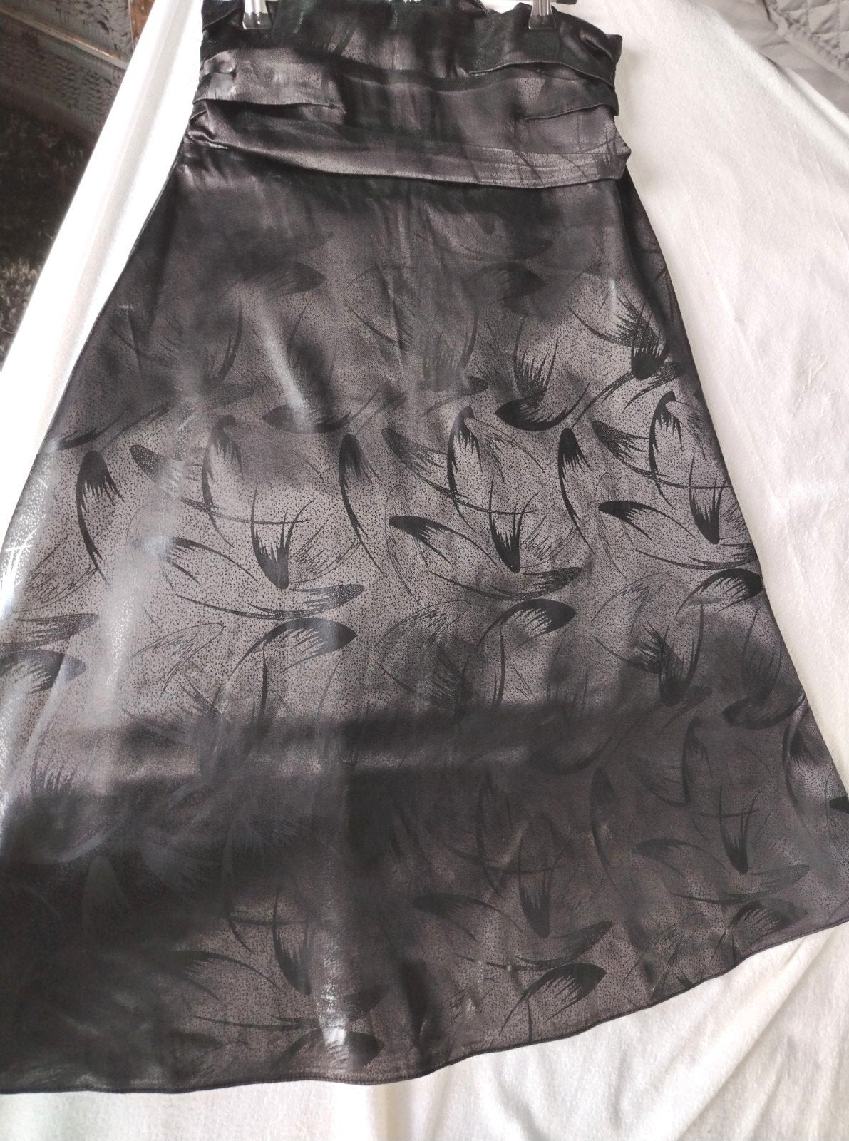 Zwarte satijn rok met hoge tallie met bloemenprint, Maat 38/40 (M), Zwart, Ophalen of Verzenden, Onder de knie