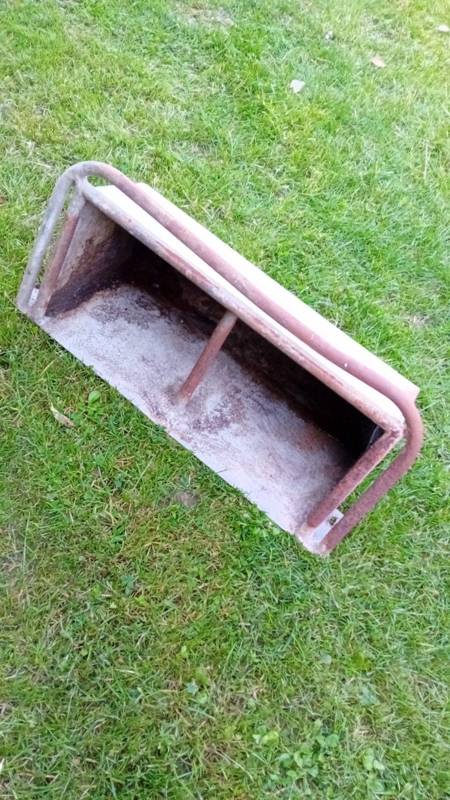 Metalen oude voerbak/trog., Ophalen