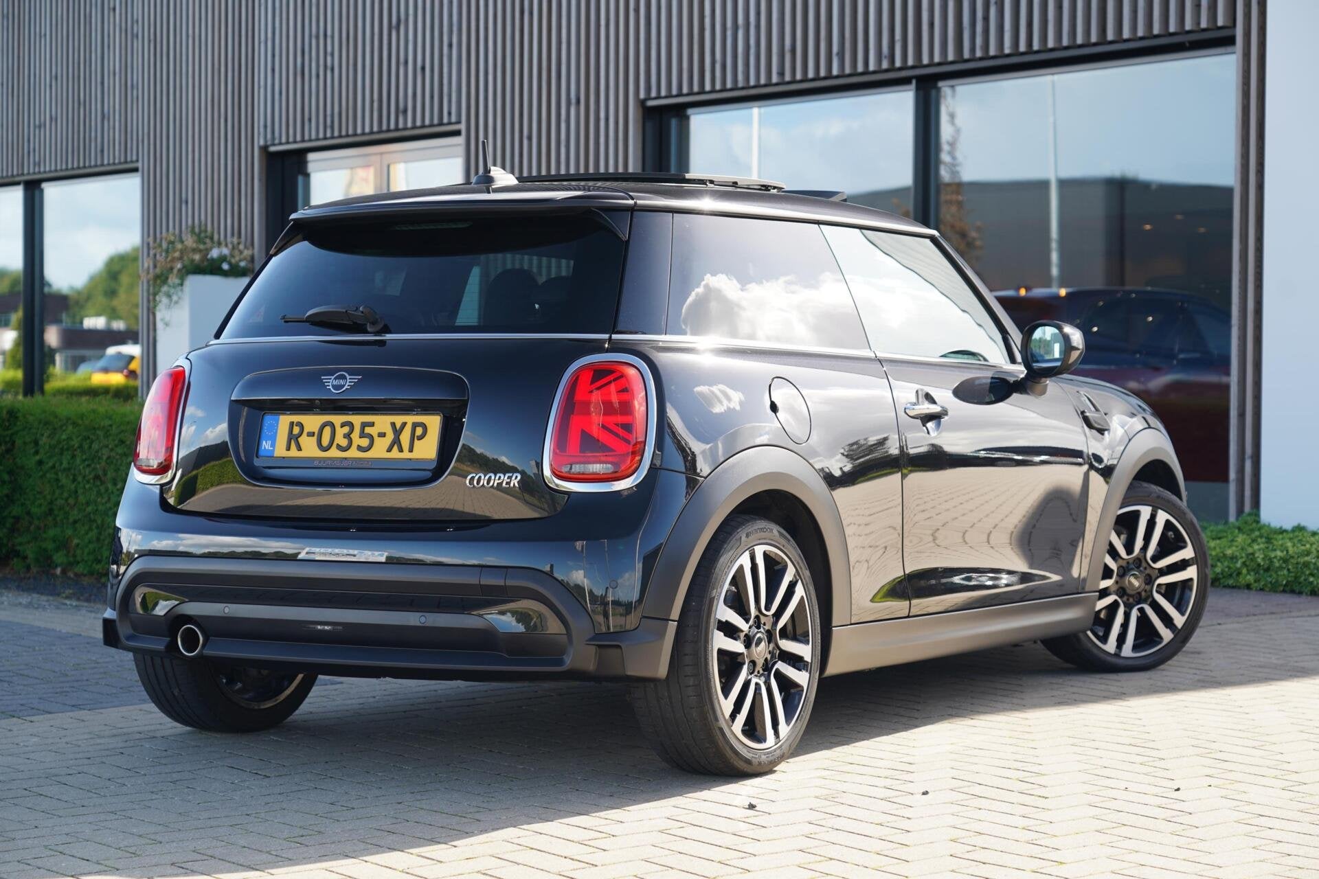 Mini 3-Deurs 1.5 Cooper Resolute Edition | Panoramisch schui, Auto's, Dealer onderhouden, 136 pk, Gebruikt, Met garantie (alle)