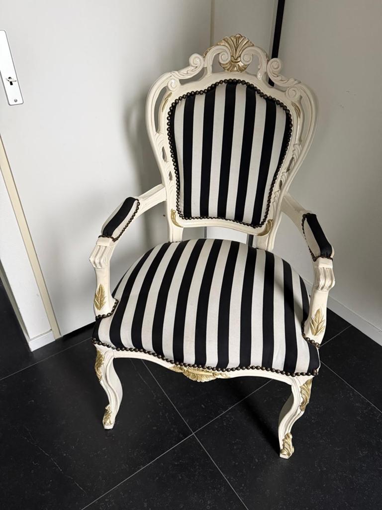 Barokke fauteuil met zwart-wit gestreepte bekleding, Gebruikt, Zwart, Ophalen of Verzenden, Stof