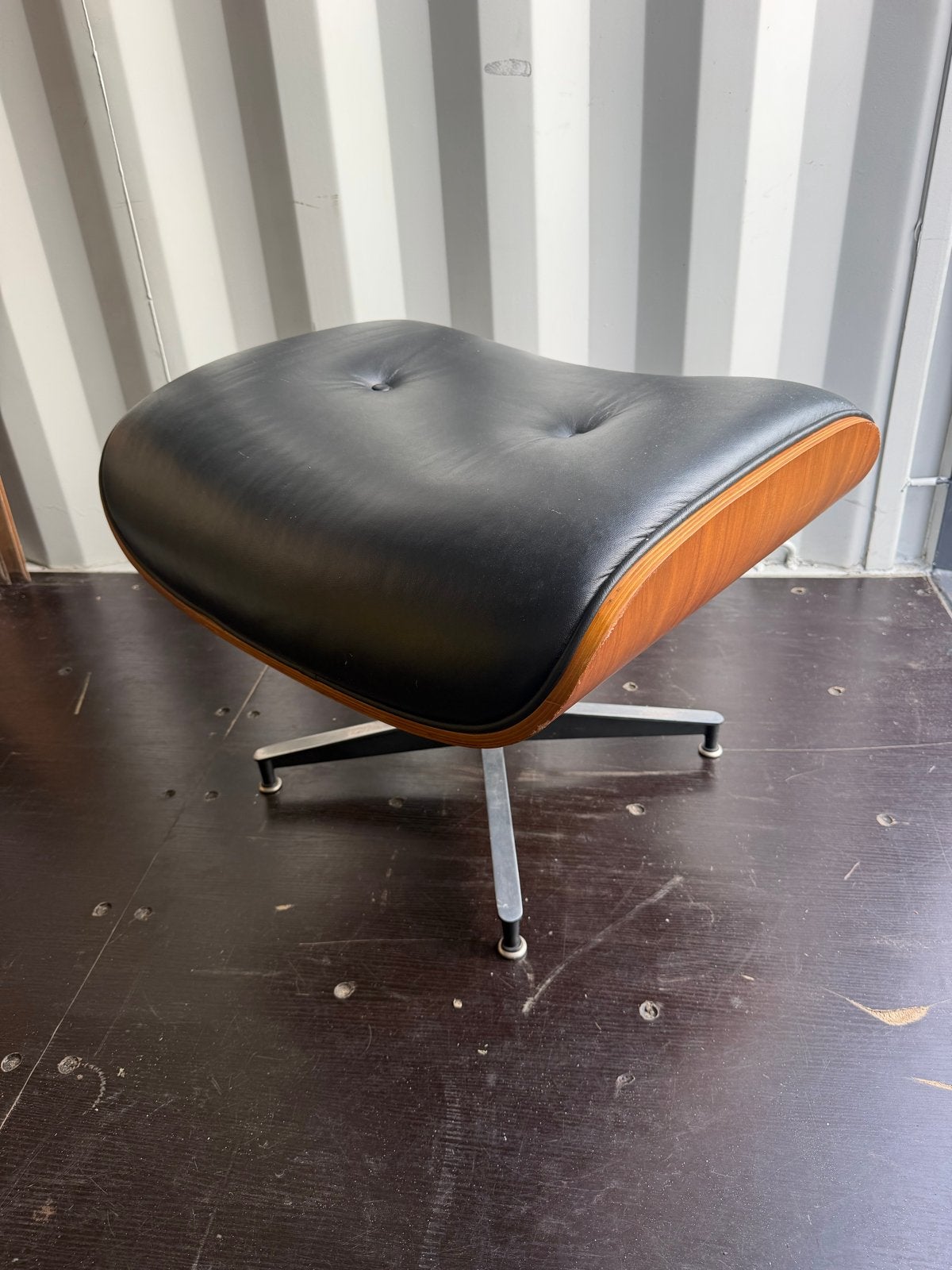 Eames Lounge Chair- stijl Ottoman - Zwart leer en walnoot, Ophalen, Gebruikt, Rechthoekig, 50 tot 75 cm