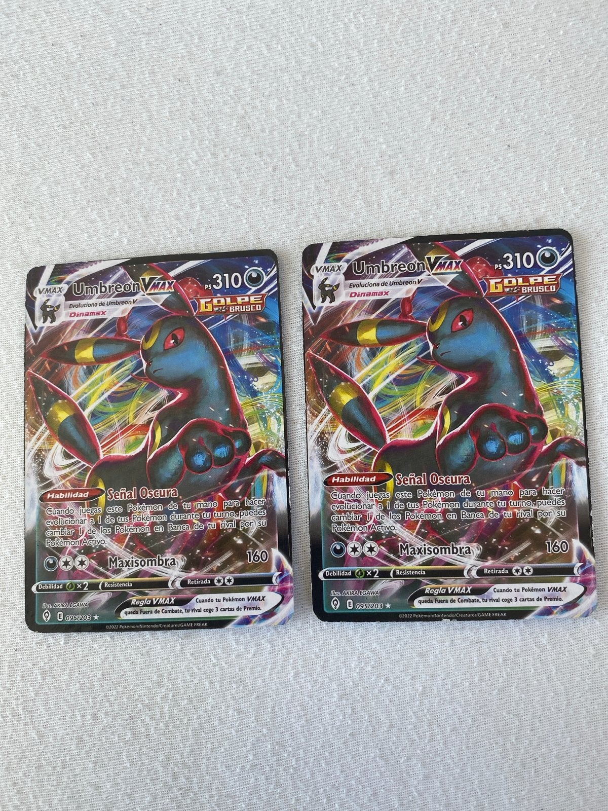 Umbreon VMAX Pokémon Kaart - Spaans - 2 stuks, Hobby en Vrije tijd, Ophalen, Zo goed als nieuw, Meerdere kaarten