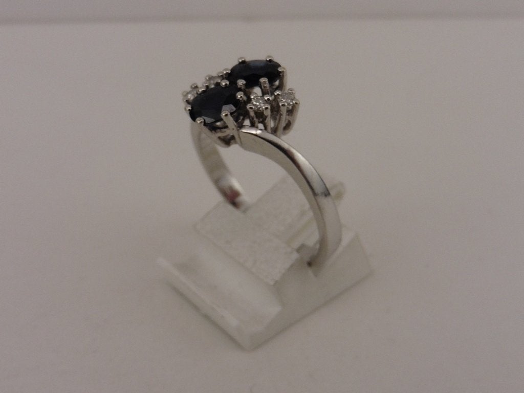 Witgouden damesring met briljant en blauw saffier       G129, Sieraden, Tassen en Uiterlijk, Ringen, Gebruikt, Blauw, Ophalen of Verzenden
