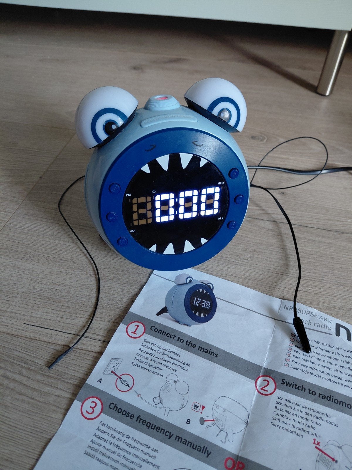 Blauwe Haai/Shark Nikkei NR280PSHARK Projectie Wekker Radio, Ophalen of Verzenden, Zo goed als nieuw, Digitaal
