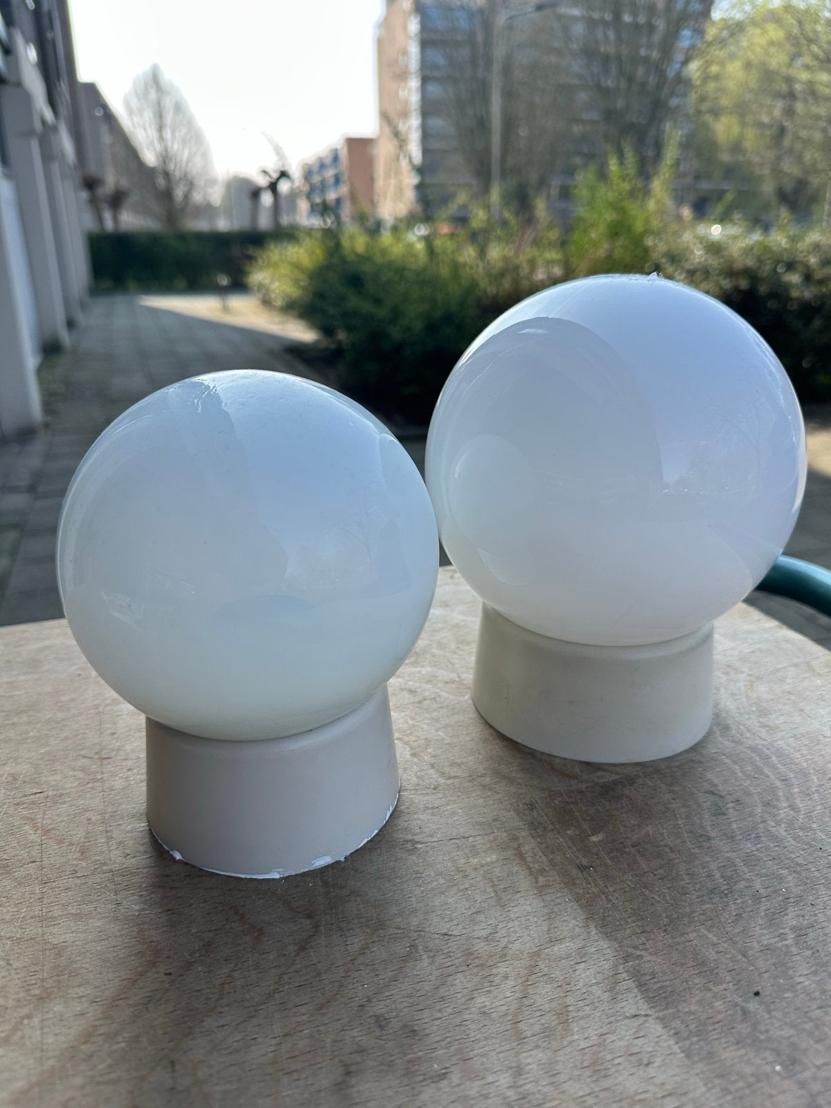 Twee witte bol lampen uit de jaren '60, Antiek en Kunst, Ophalen of Verzenden