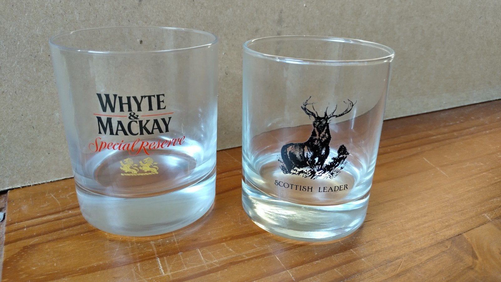 Set van 2 whiskyglazen: Whyte & Mackay en Scottish Leader, Overige typen, Ophalen of Verzenden, Gebruikt, Glas