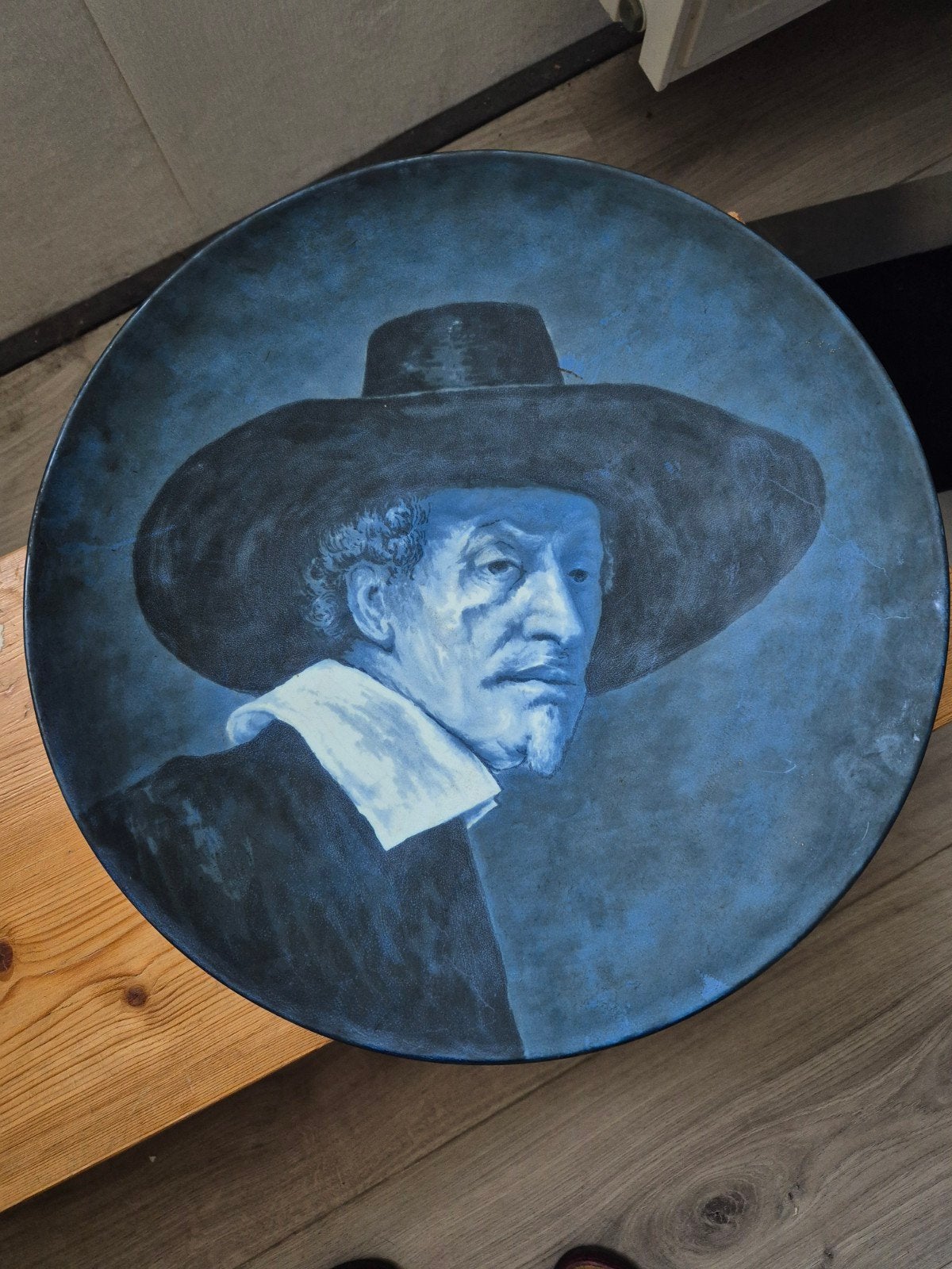 Delfts Blauw wandbord 'De Staalmeesters' Rembrandt 38 cm, Antiek en Kunst, Ophalen